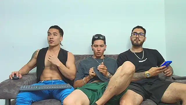 Snapshot of thebadboys05 chatting on December 18, 2025, 3:56 am thebadboys05 online show from December 18, 2025, 3:56 am