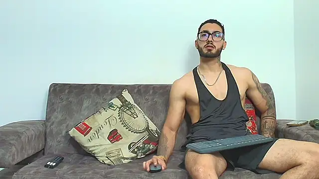 Snapshot of thebadboys05 chatting on February 21, 2026, 5:19 am thebadboys05 online show from February 21, 2026, 5:19 am