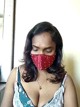 Queen-dhivya online show from February 9, 2026, 3:21 am