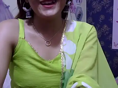 maira 33 online show from April 11, 2026, 4:33 pm