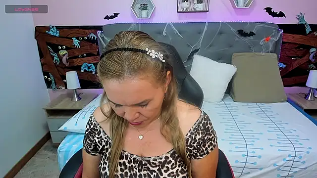 Snapshot of _sarah_lovely chatting on October 31, 2025, 3:13 pm sarah lovely online show from October 31, 2025, 3:13 pm