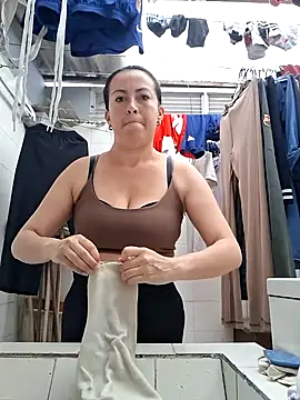 Snapshot of Lauryn_Jones chatting on July 2, 2026, 6:47 pm Lauryn Jones online show from July 2, 2026, 6:47 pm