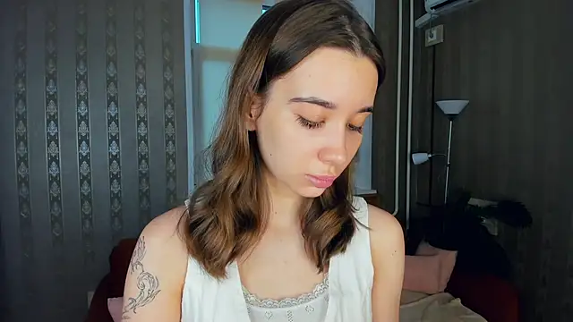 JacalynSchreiber online show from November 18, 2025, 9:03 am