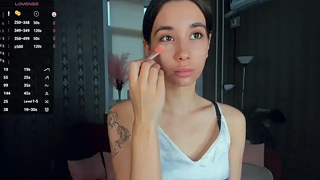 JacalynSchreiber online show from December 20, 2025, 12:01 pm