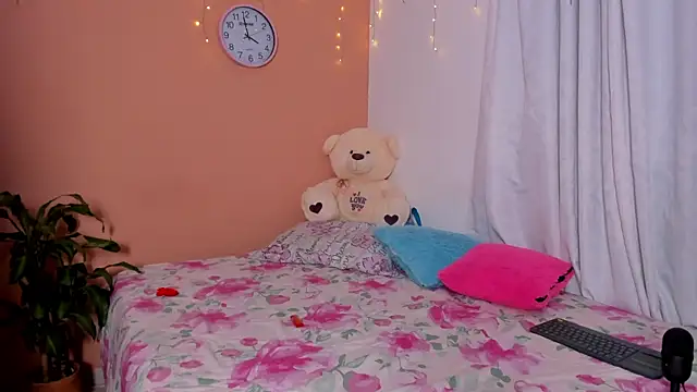 miah smith123 online show from November 28, 2025, 8:55 pm