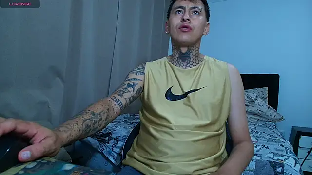 Snapshot of emi_liano10 chatting on November 8, 2025, 11:36 pm emi liano10 online show from November 8, 2025, 11:36 pm