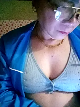 small-house123 online show from February 15, 2026, 11:01 pm