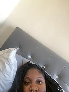 Snapshot of onlyymisha chatting on November 1, 2025, 1:35 pm onlyymisha online show from November 1, 2025, 1:35 pm