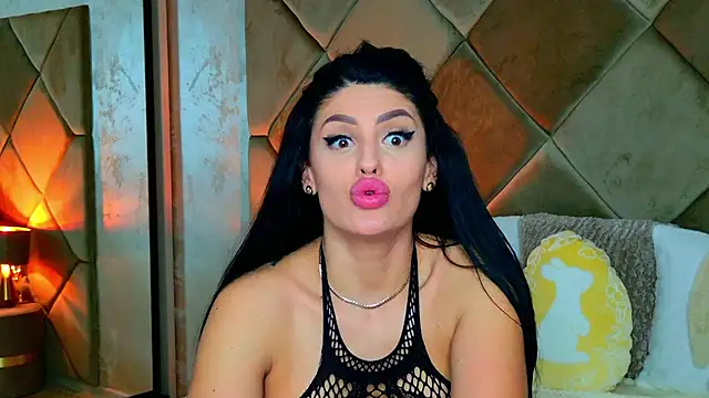 Myla-b online show from April 4, 2026, 9:56 pm