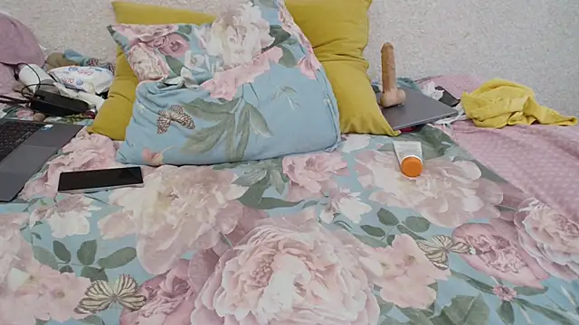 ksenia 444 online show from February 7, 2026, 5:22 am