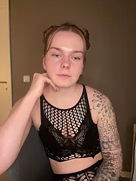 LisaFreierxx online show from February 24, 2026, 10:30 pm