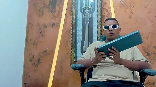 the hot boy0 online show from November 10, 2025, 11:53 am