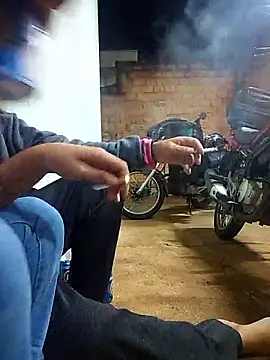 013boyy online show from December 14, 2025, 3:01 am