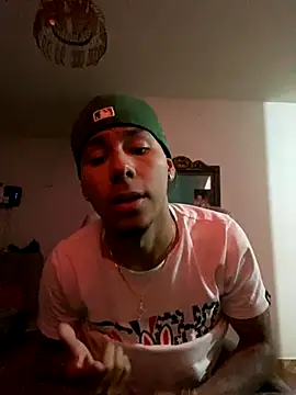 Snapshot of aron_sack chatting on November 1, 2025, 11:40 pm aron sack online show from November 1, 2025, 11:40 pm