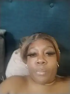 BiancaClarkson online show from November 5, 2025, 5:02 pm