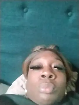 BiancaClarkson online show from November 11, 2025, 7:25 pm