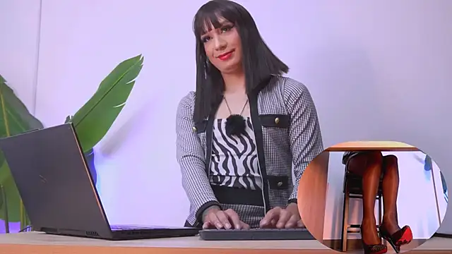 nylonisabella online show from April 2, 2026, 6:16 pm