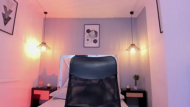 zoe-moreau online show from February 20, 2026, 8:31 pm