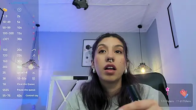 zoe-moreau online show from March 4, 2026, 7:42 pm