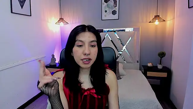 zoe-moreau online show from April 11, 2026, 7:18 pm