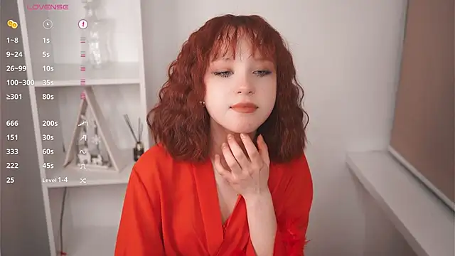 Snapshot of MaisieStarlight chatting on February 1, 2026, 5:44 pm MaisieStarlight online show from February 1, 2026, 5:44 pm