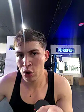 AlexanderBianchi2 online show from December 17, 2025, 2:12 pm