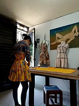 PaulinaLondra2 online show from November 7, 2025, 2:06 pm