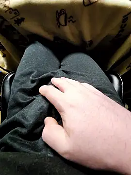 yuyuyu23565 online show from November 9, 2025, 12:36 pm