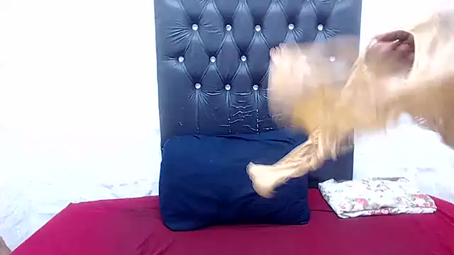 Snapshot of AUGUSTBLOOMxx chatting on March 8, 2026, 2:37 am AUGUSTBLOOMxx online show from March 8, 2026, 2:37 am