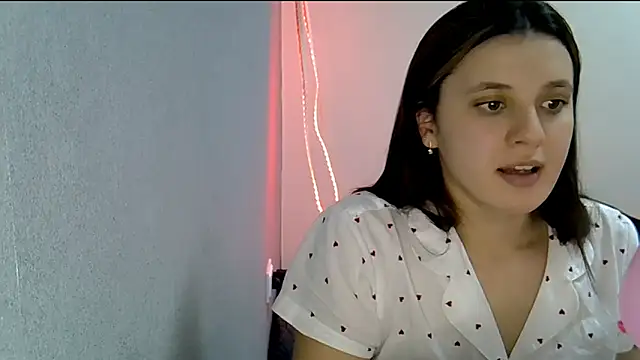 Snapshot of KiraHoney chatting on February 13, 2026, 9:55 pm KiraHoney online show from February 13, 2026, 9:55 pm