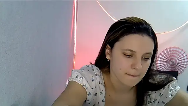 Snapshot of KiraHoney chatting on February 27, 2026, 7:47 pm KiraHoney online show from February 27, 2026, 7:47 pm