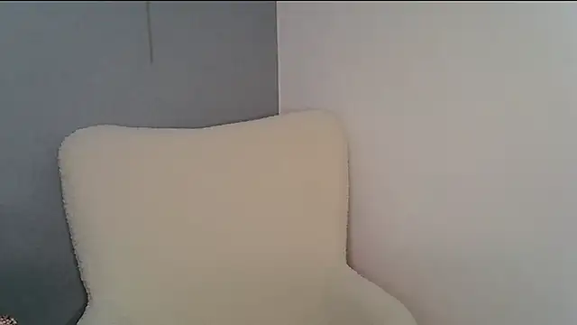 KiraHoney online show from April 8, 2026, 8:20 pm