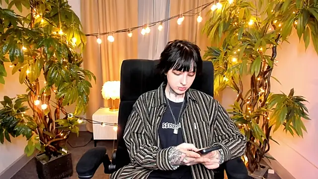 Snapshot of MarianCarter chatting on November 22, 2025, 1:43 pm MarianCarter online show from November 22, 2025, 1:43 pm