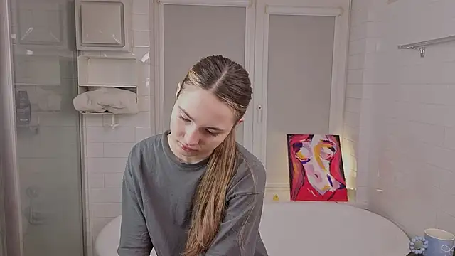 LeenaPuita online show from February 15, 2026, 4:25 pm