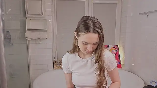 LeenaPuita online show from February 18, 2026, 5:20 pm