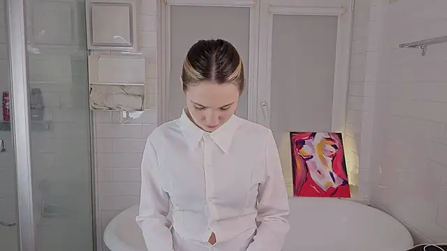 LeenaPuita online show from February 25, 2026, 4:49 pm