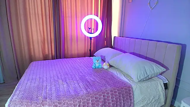 lihnpham online show from November 23, 2025, 3:28 am