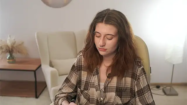 Snapshot of EmmalineNasir chatting on November 6, 2025, 9:10 am EmmalineNasir online show from November 6, 2025, 9:10 am