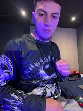 Snapshot of MiluandMIke chatting on February 3, 2026, 6:40 am MiluandMIke online show from February 3, 2026, 6:40 am