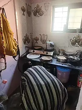 Lailamajnu1996 online show from February 13, 2026, 4:41 am