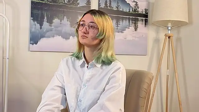 JoannieDrissel online show from November 4, 2025, 10:58 am