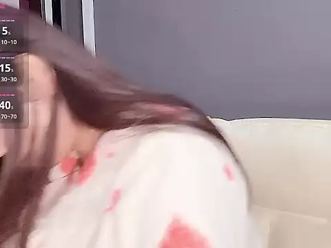 Yesenia- online show from November 21, 2025, 1:43 pm