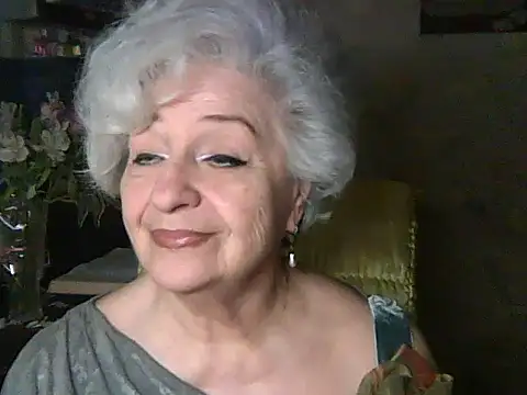 Snapshot of ValeriaKroww chatting on May 18, 2026, 4:13 pm ValeriaKroww online show from May 18, 2026, 4:13 pm