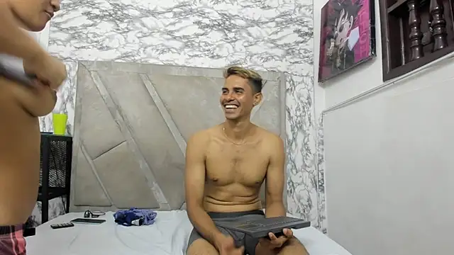 Snapshot of KiraFox1 chatting on February 19, 2026, 7:54 pm KiraFox1 online show from February 19, 2026, 7:54 pm