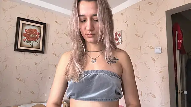 Snapshot of Auroragin chatting on November 4, 2025, 9:30 am Auroragin online show from November 4, 2025, 9:30 am