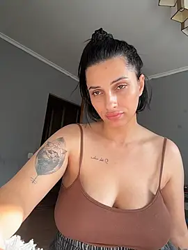 Snapshot of MUDA-TI chatting on November 4, 2025, 11:42 am MUDA-TI online show from November 4, 2025, 11:42 am