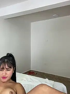 LiaAcosta online show from November 4, 2025, 4:44 am