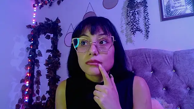 Snapshot of valkiry_ chatting on February 17, 2026, 9:21 pm valkiry online show from February 17, 2026, 9:21 pm