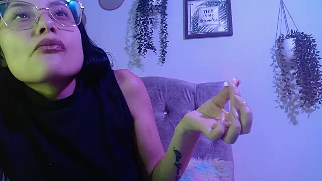 Snapshot of valkiry_ chatting on February 20, 2026, 10:21 pm valkiry online show from February 20, 2026, 10:21 pm