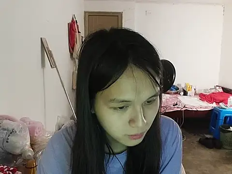 Snapshot of RebelAura chatting on May 9, 2026, 6:35 pm RebelAura online show from May 9, 2026, 6:35 pm
